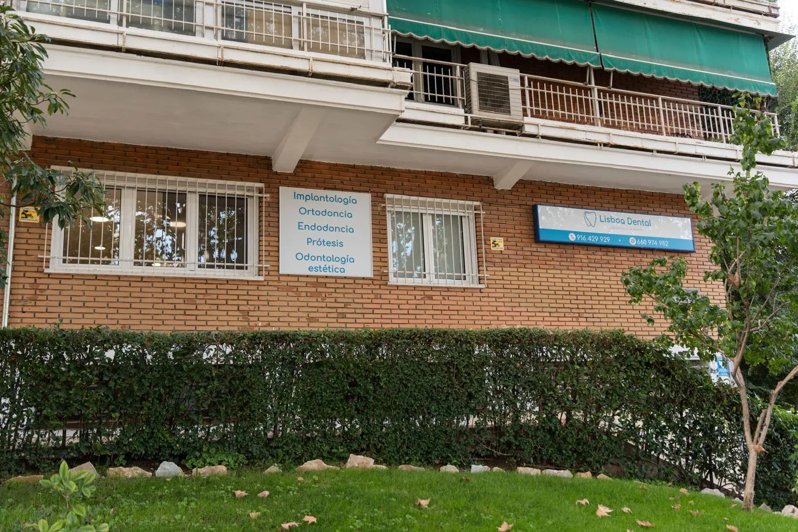 Fachada de Lisboa Dental en la Avda. Alcalde José Aranda 51, Alcorcón