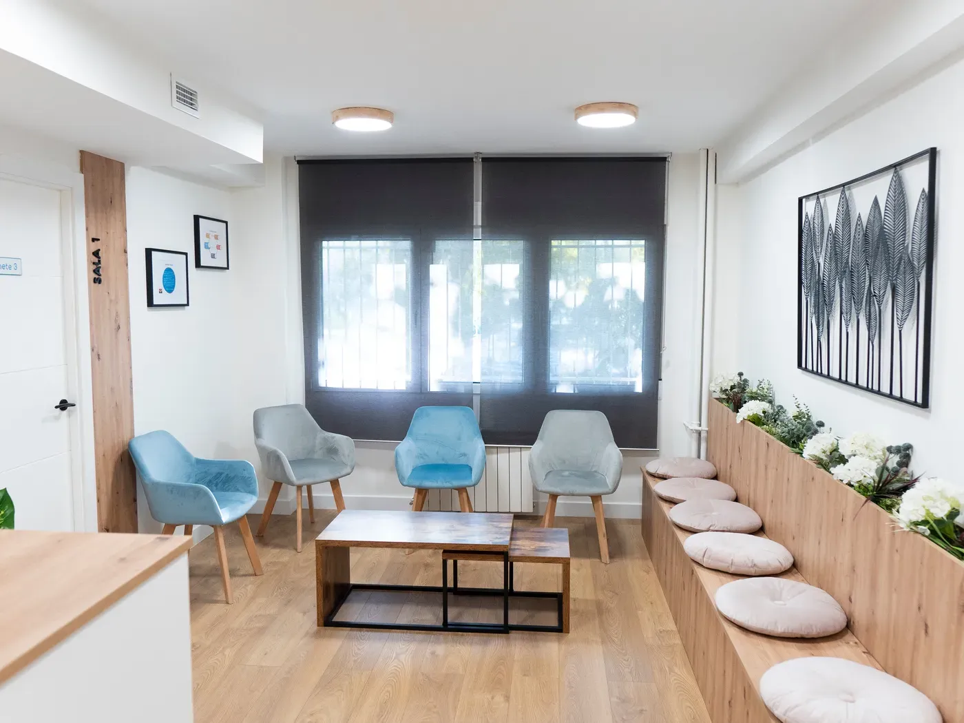 Sala de espera de Lisboa Dental en Alcorcón