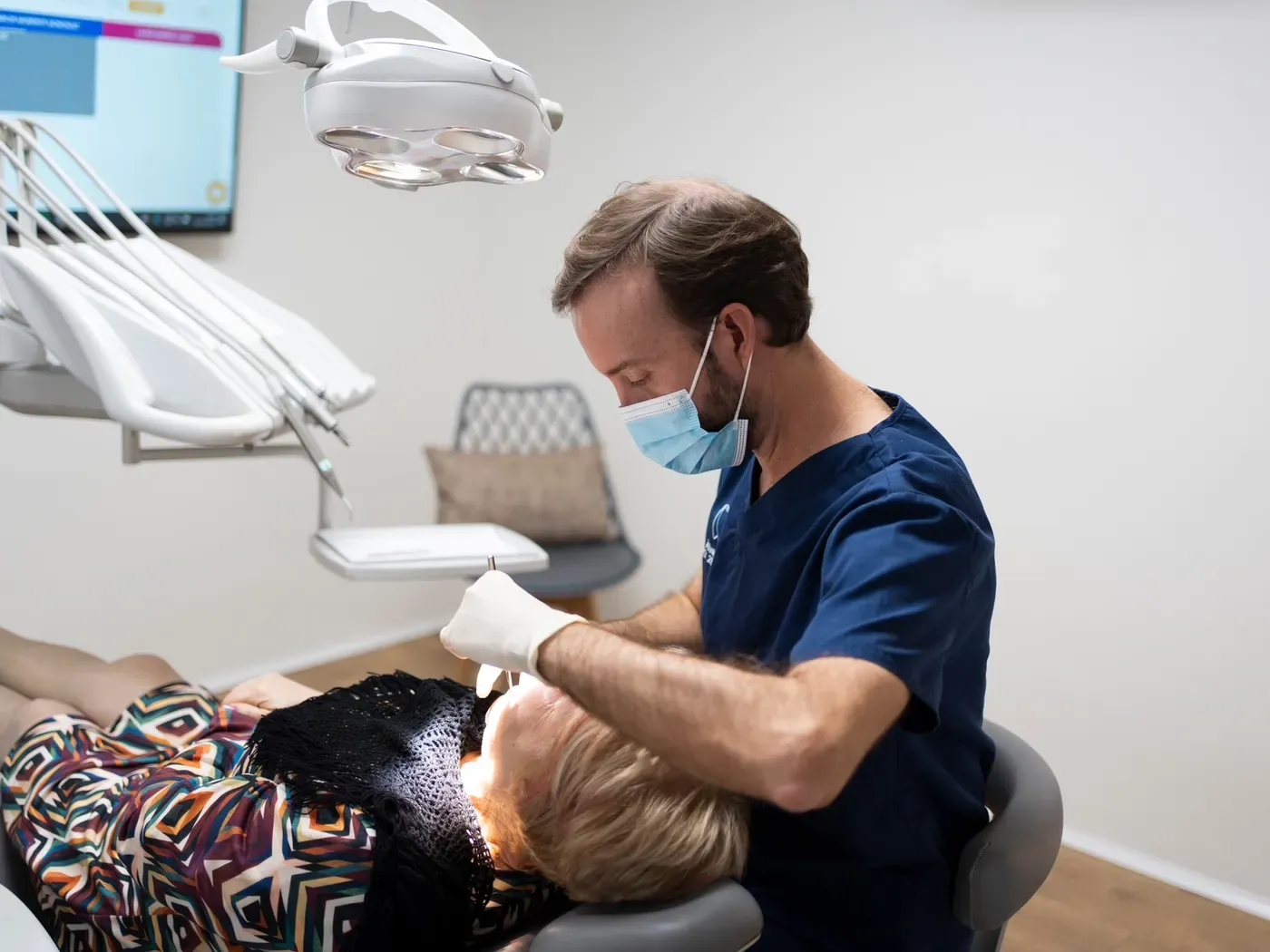 Tratamiento en un gabinete de Lisboa Dental, clínica dental en Alcorcón
